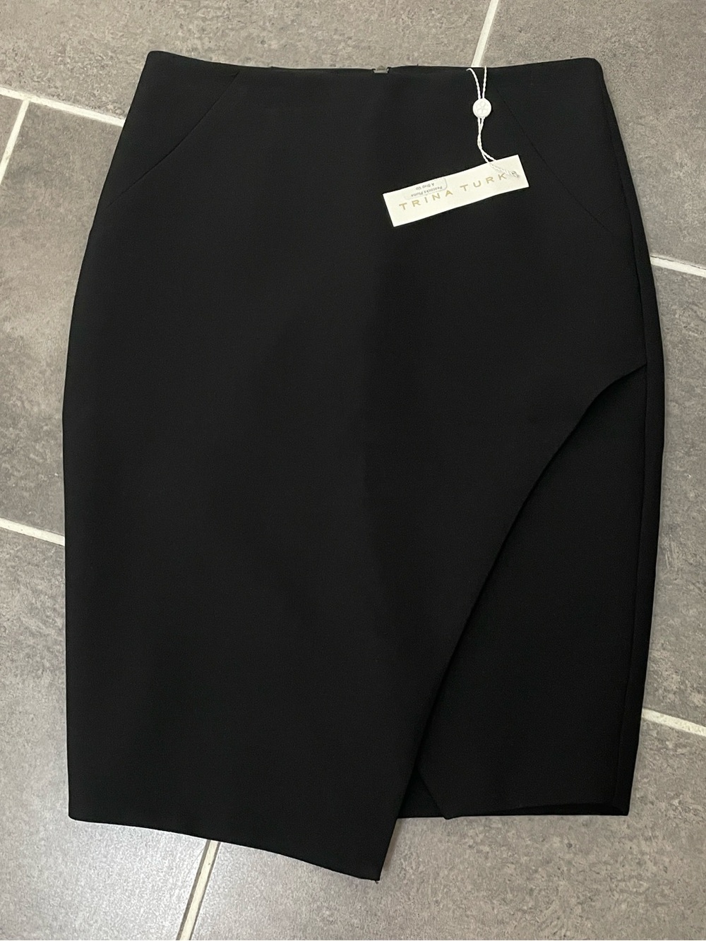 Trina Turk black asymmetric pencil skirt
Size 00